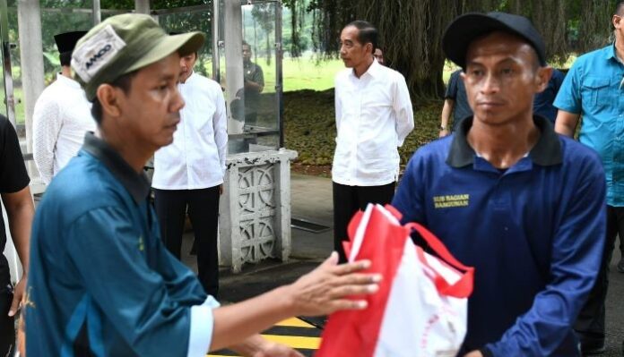 PEMBAGIAN SEMBAKO DI ISTANA BOGOR